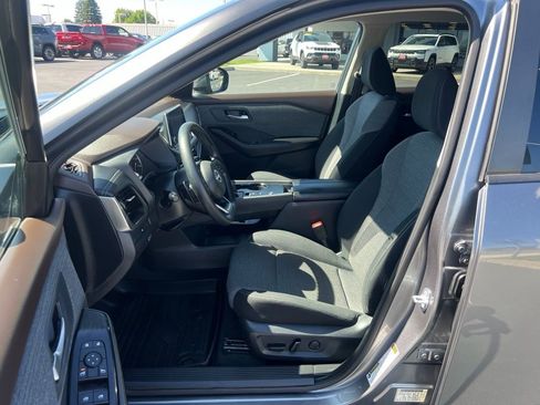 Used 2022 Nissan Rogue SV FWD image 21
