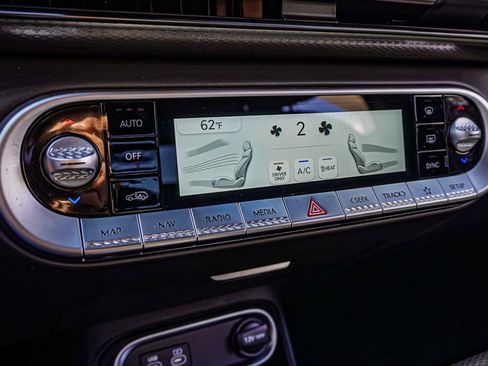 Used 2023 Genesis GV60 Advanced image 42