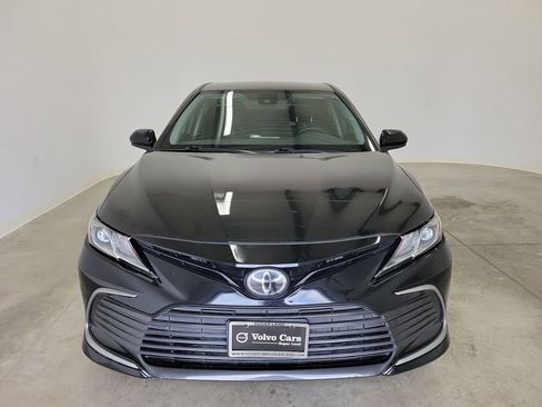 Used 2022 Toyota Camry LE FWD image 2