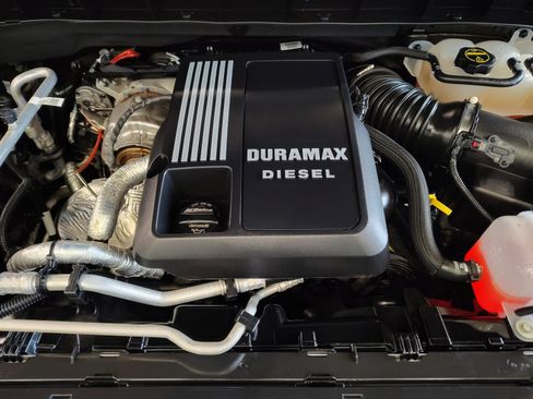 Used 2024 Chevrolet Silverado 1500 LT w/ Z71 Off-Road Package AWD/4WD image 31