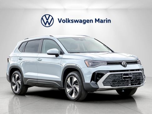 New 2026 Volkswagen Taos SE image 7