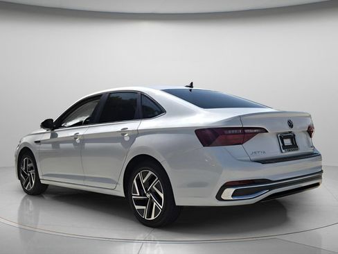 Certified 2023 Volkswagen Jetta SEL FWD image 4