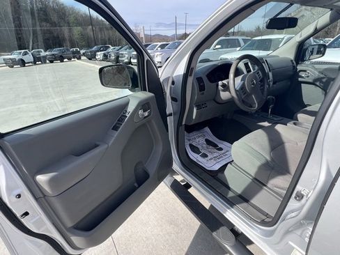Used 2021 Nissan Frontier SV image 10