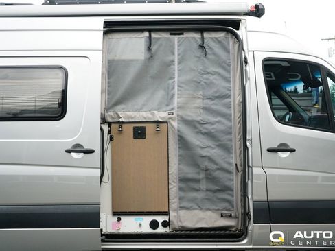 Used 2018 Mercedes-Benz Sprinter 2500 image 19