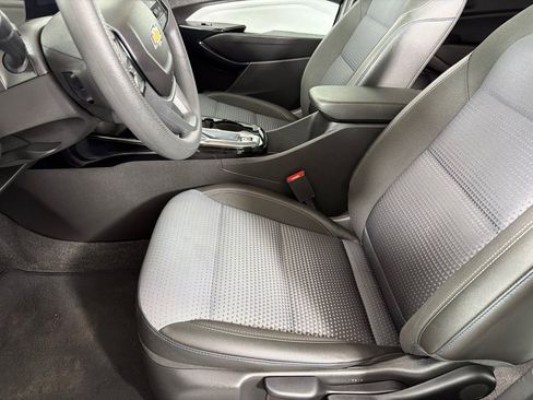 Used 2025 Chevrolet Trax LT FWD image 12