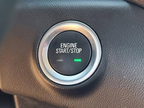 Used 2024 GMC Terrain SLT image 9