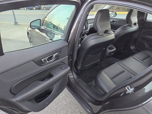 Used 2025 Volvo S60 B5 Core image 15