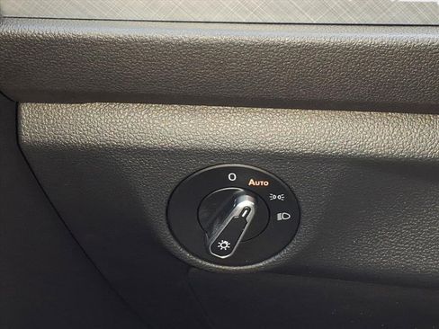 Used 2022 Volkswagen Jetta SE w/ Panoramic Sunroof Package image 25