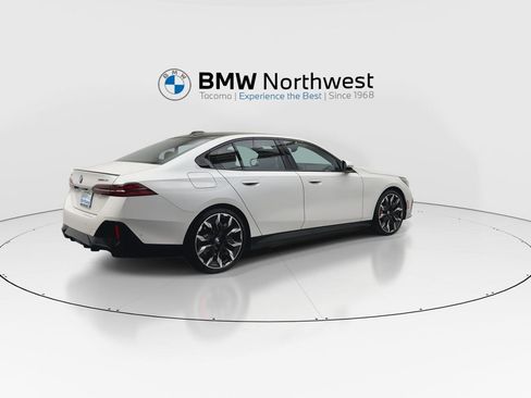 Used 2026 BMW i5 eDrive40 w/ M Sport Package image 3