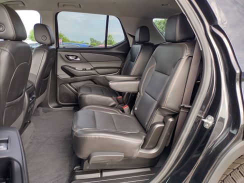 Used 2021 Chevrolet Traverse RS AWD/4WD image 12