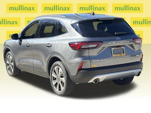 Certified 2025 Ford Escape Platinum w/ Premium Technology Package image 9