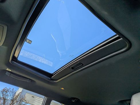 Used 2022 Dodge Challenger R/T w/ Plus Package image 12