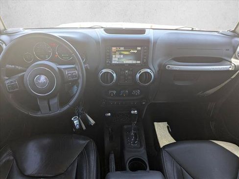 Used 2015 Jeep Wrangler Unlimited Sahara w/ Connectivity Group AWD/4WD image 14