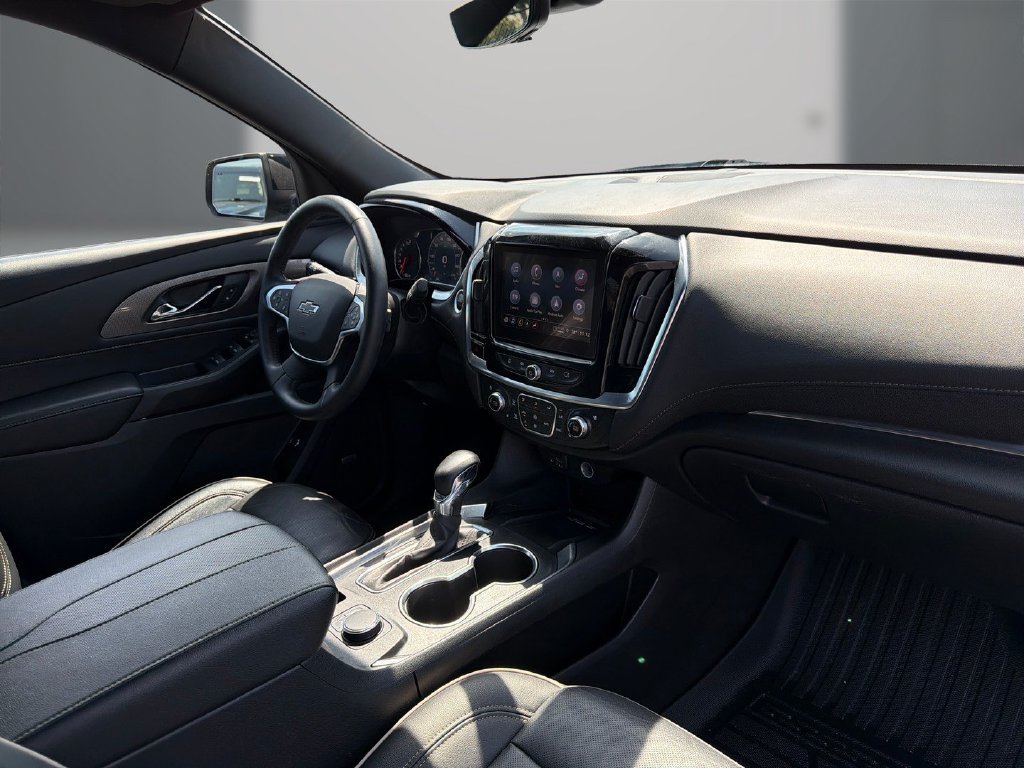 Used 2022 Chevrolet Traverse Premier w/ Redline Edition FWD image 16