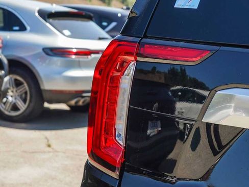Used 2022 GMC Yukon XL Denali w/ Denali Premium Package RWD image 7