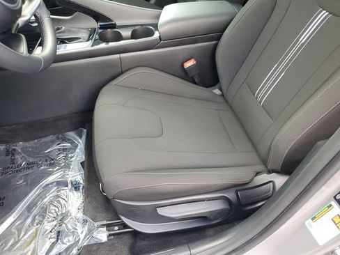 Certified 2025 Hyundai Elantra SEL FWD image 12