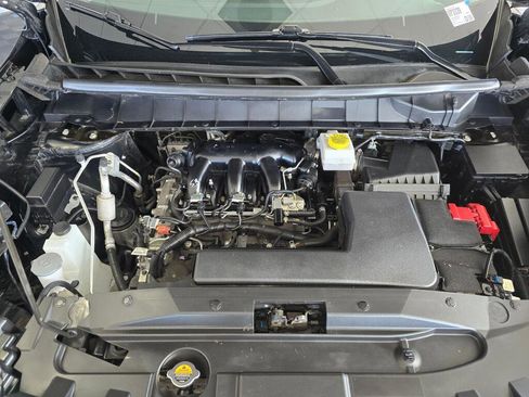 Used 2025 Nissan Pathfinder SV AWD/4WD image 9