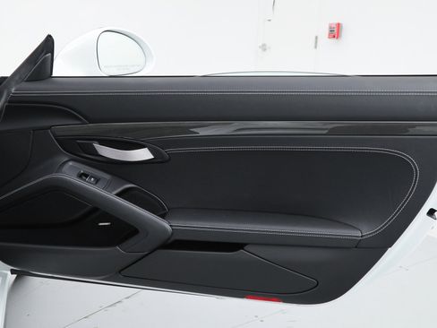 Used 2016 Porsche 911 R image 21