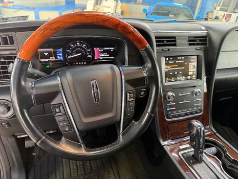 Used 2017 Lincoln Navigator L Select image 24