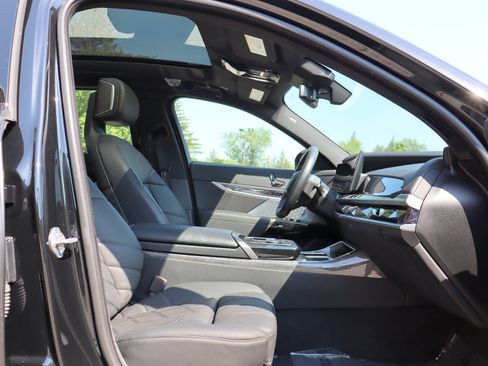 Used 2023 BMW i7 xDrive60 AWD/4WD image 20