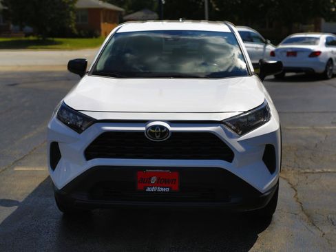 Used 2022 Toyota RAV4 LE FWD image 2