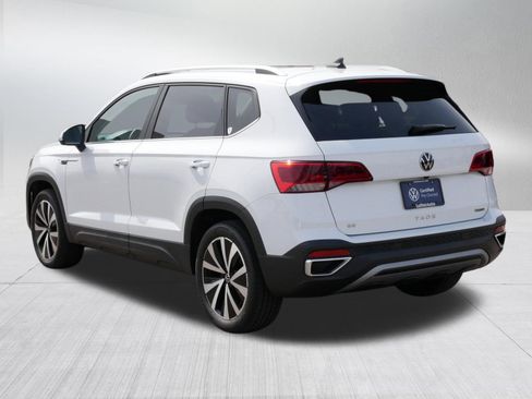 Certified 2023 Volkswagen Taos SE w/ Panoramic Sunroof Package AWD/4WD image 5