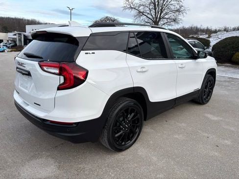 Used 2023 GMC Terrain SLE w/ Driver Convenience Package image 7