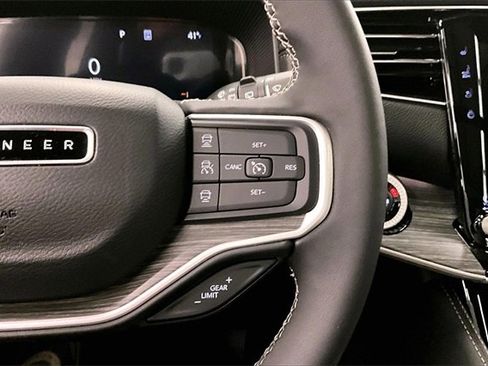 Used 2024 Jeep Wagoneer L Series III w/ Premium Group I image 24