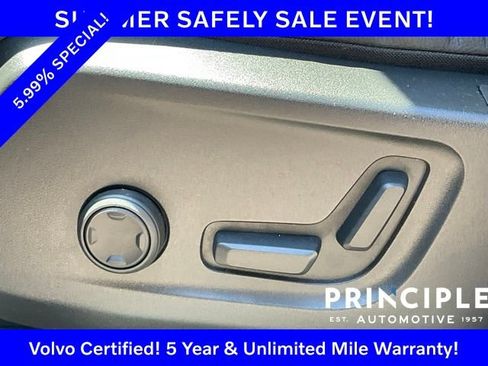 Certified 2025 Volvo XC40 B5 Plus w/ Protection Package Premier AWD/4WD image 19