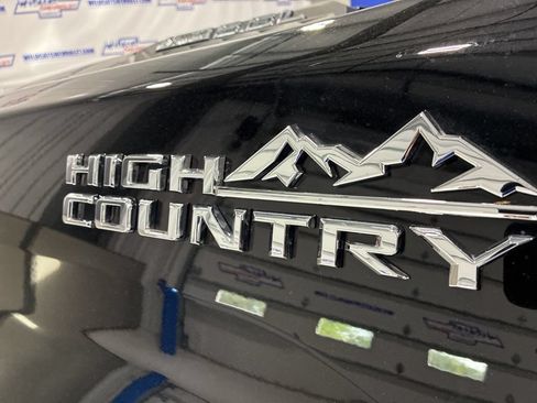 Used 2025 Chevrolet Silverado 2500 High Country w/ High Country Premium Package AWD/4WD image 16