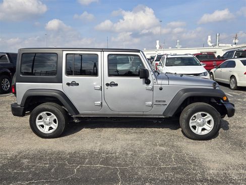 Used 2018 Jeep Wrangler Unlimited Sport w/ Connectivity Group image 4