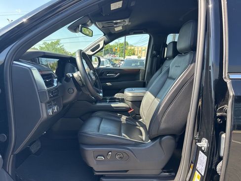 Used 2025 GMC Yukon XL Denali AWD/4WD image 13