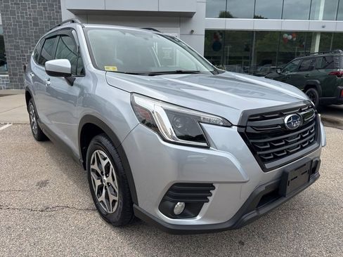 Used 2023 Subaru Forester Premium AWD/4WD image 7