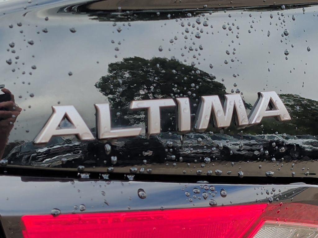 Used 2025 Nissan Altima 2.5 SV FWD image 41