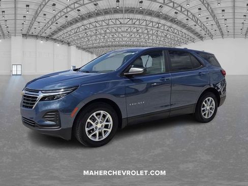 Certified 2024 Chevrolet Equinox LS w/ LS Convenience Package FWD image 3