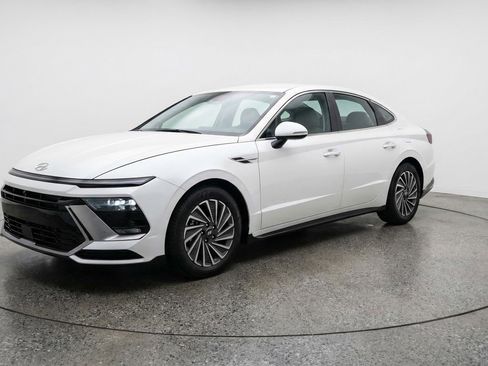 Used 2025 Hyundai Sonata SEL FWD image 3