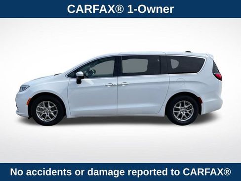Used 2023 Chrysler Pacifica Touring-L FWD image 2