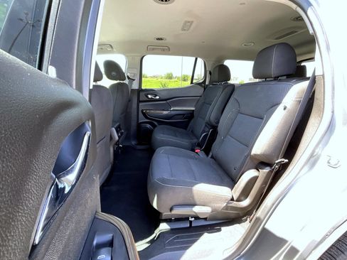 Certified 2020 GMC Acadia SLE w/ Driver Convenience Package AWD/4WD image 19