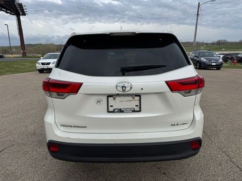 Used 2019 Toyota Highlander XLE image 16