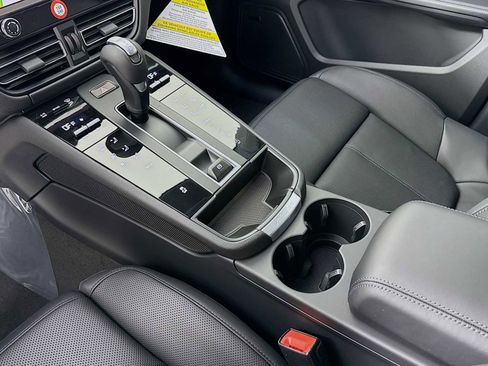 New 2026 Porsche Macan image 21