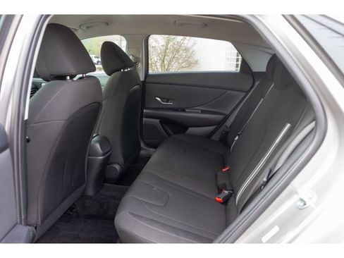 Used 2023 Hyundai Elantra SEL w/ Convenience Package image 21