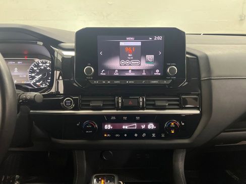 Used 2022 Nissan Pathfinder SV image 21