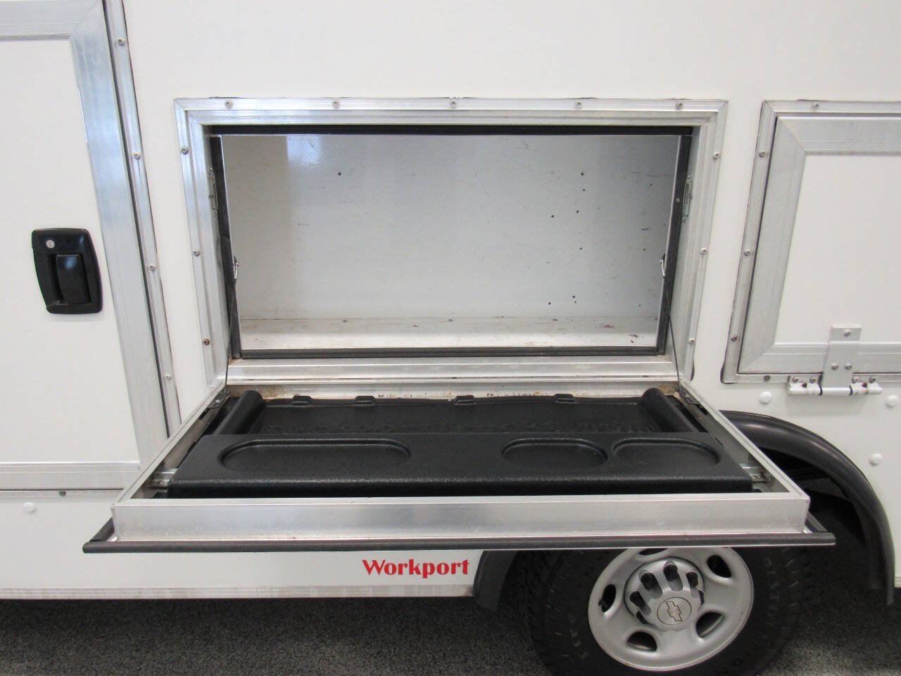 Used 2020 Chevrolet Express 3500 w/ Power Convenience Package RWD image 25