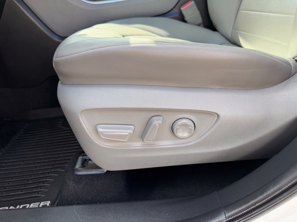 Used 2021 Toyota Highlander XLE AWD/4WD image 13
