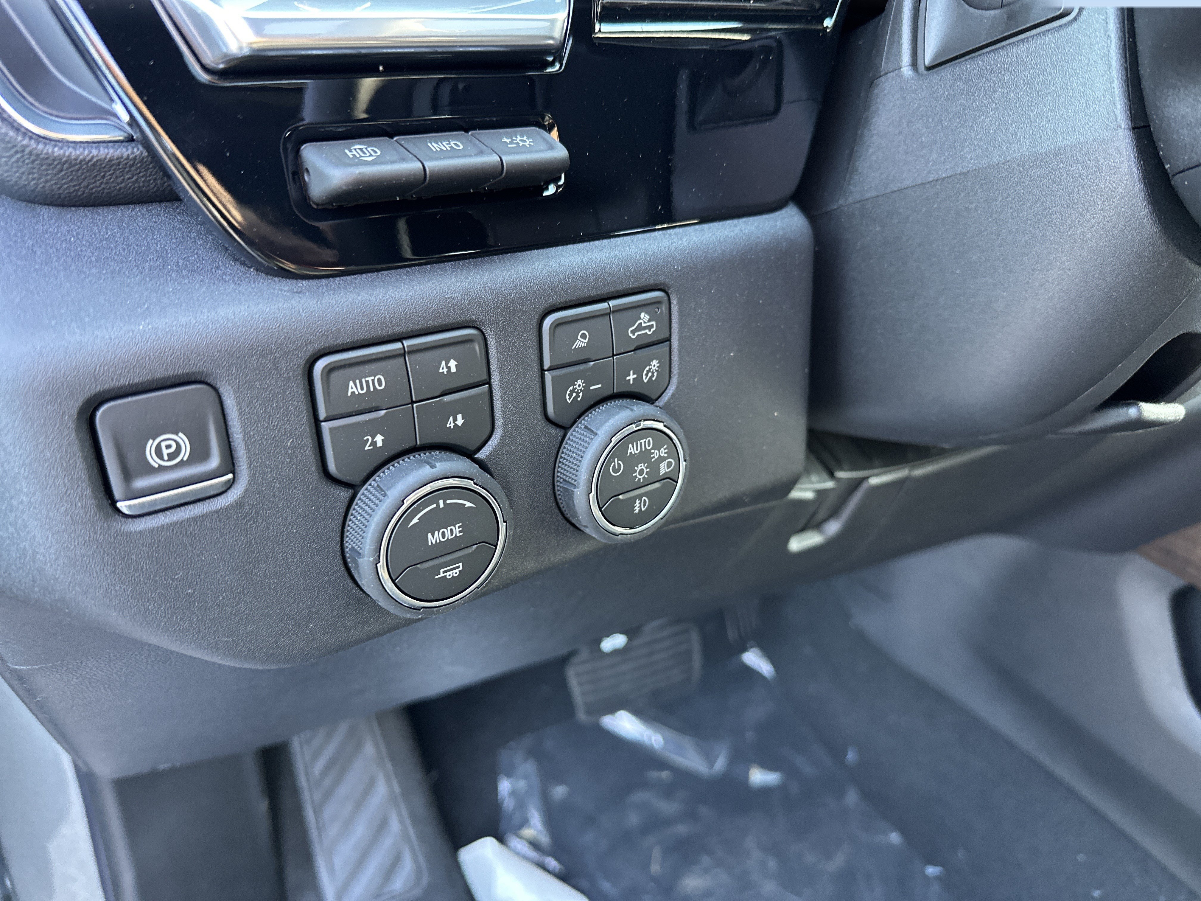 New 2026 Chevrolet Silverado 2500 High Country w/ High Country Premium Package AWD/4WD image 12