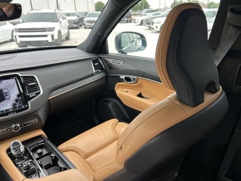 Used 2024 Volvo XC90 B6 Ultimate w/ Lounge Package image 22