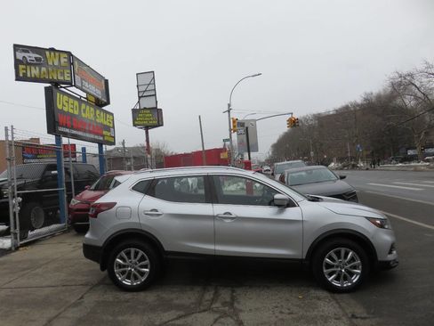 Used 2021 Nissan Rogue Sport SV image 9