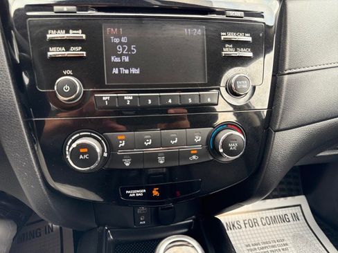 Used 2017 Nissan Rogue S AWD/4WD image 19