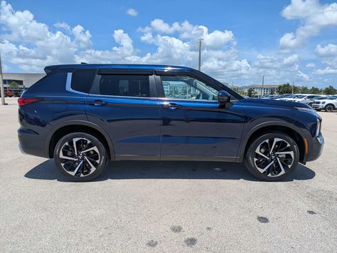 Used 2024 Mitsubishi Outlander SE Black Edition FWD image 4
