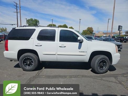 Used 2008 GMC Yukon SLT w/ SLT Preferred Equipment Group AWD/4WD image 2